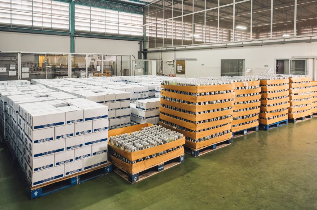 Entrepôt de stockage de palettes de boissons