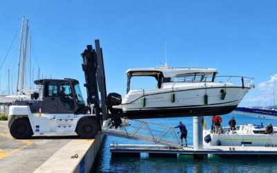 Cas client : adapter un chariot élévateur pour optimiser le stockage des bateaux en port à sec